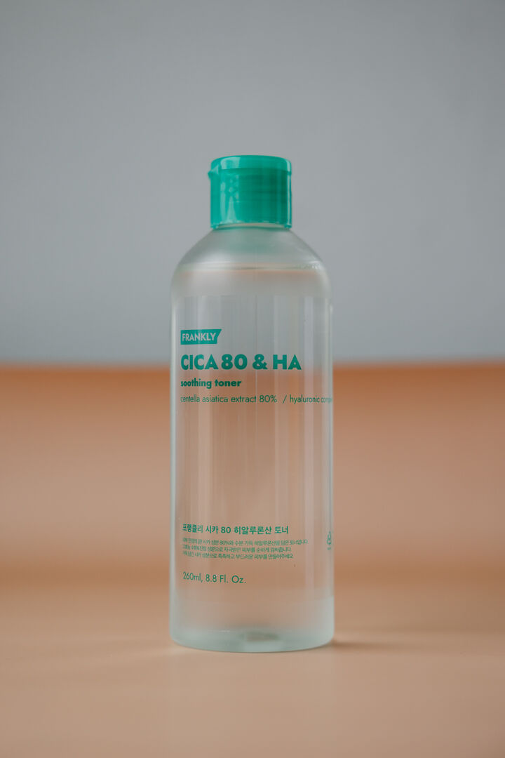 Успокаивающий тонер с центеллой Frankly Cica 80% & Hyaluronic Acid Toner 26