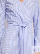 Платье-рубашка длины миди в полоску с поясом zolla